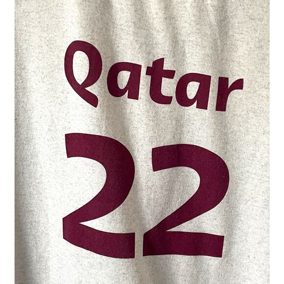 Qatar Airlines World Cup 2022 V-Neck T-Shirt Gray Maroon Size Small - Picture 4 of 7